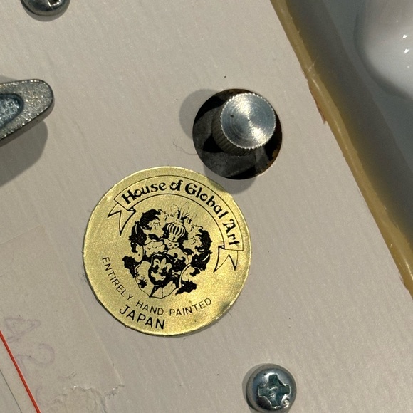 House of global art. Seated clown with young boy music box. - Picture 6 of 7